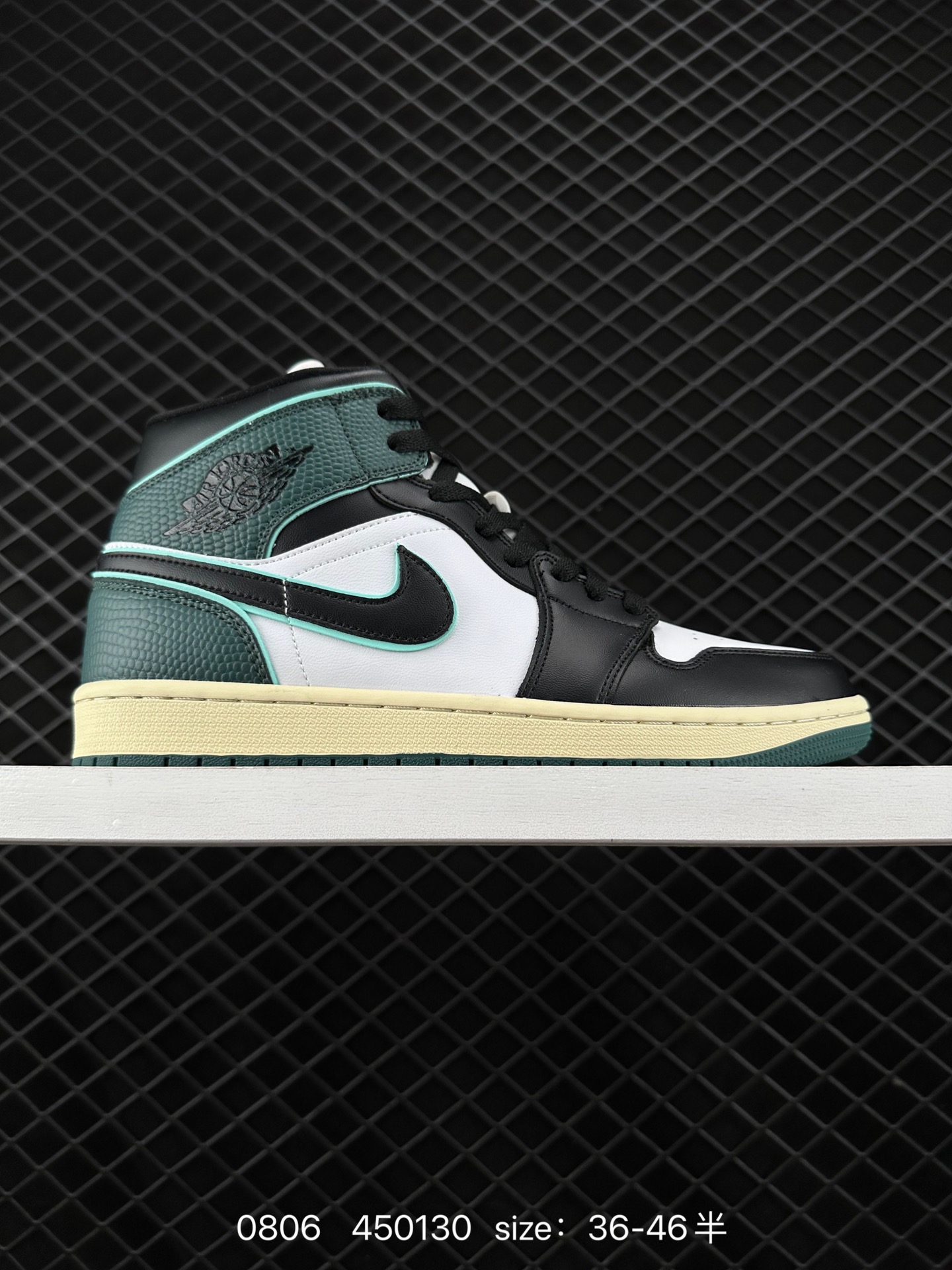 （NIKE）AIR JORDAN 1 MID